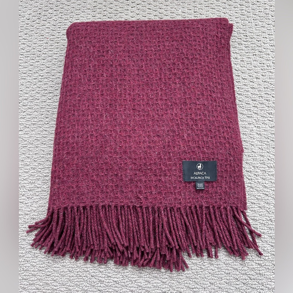 Alpaca Incalpaca TPX Alpaca Blend Waffle Weave Throw
Fringe
Burgundy
51x61
Lux